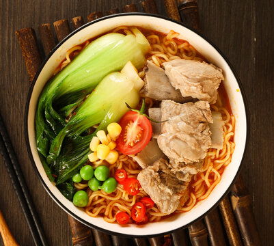 一菜兩味 從羊肉青菜面到牛肉的美食探索與攝影藝術(shù)