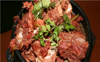 宴羊集市 一鍋鮮羊肉火鍋，品味北國(guó)風(fēng)情的溫暖與醇香